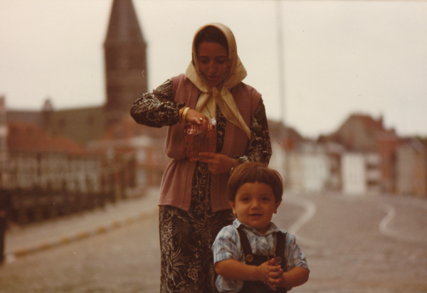 Cennet Karakaya op de Sint-Jorisbrug, jaren 1980